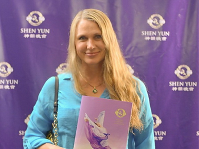 Г-жа Ирина Зырянова посетила представление Shen Yun Performing Arts в Citi Teatro Оpera в Буэнос-Айресе 18 декабря. Фото: Elina Villafaсe/The Epoch Times